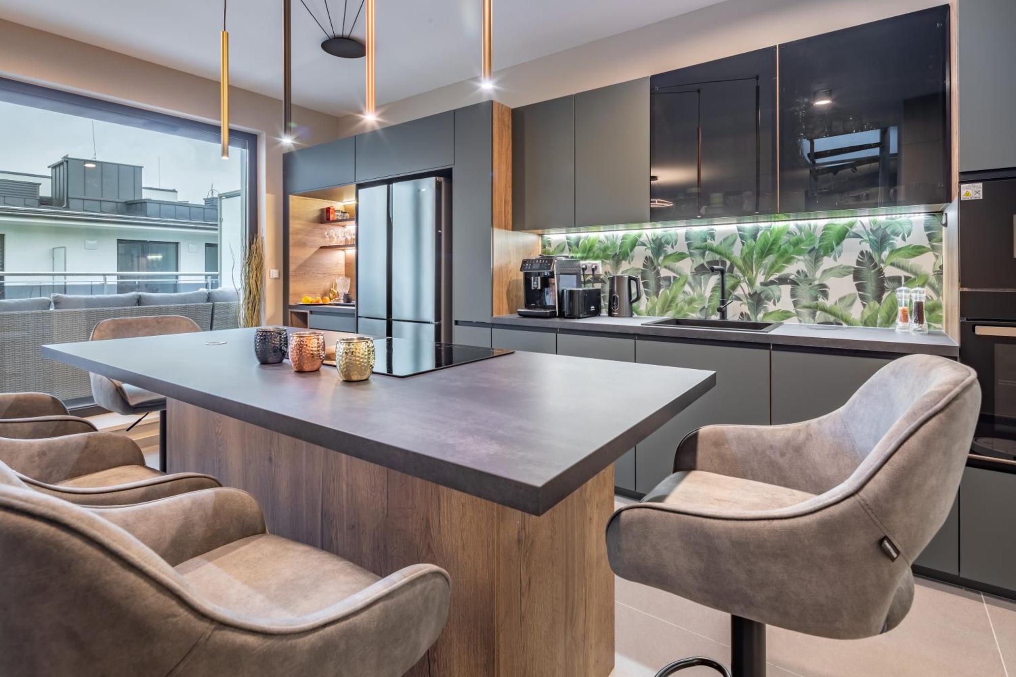 Apartment Luxury Penthouse W Garage - Centre *