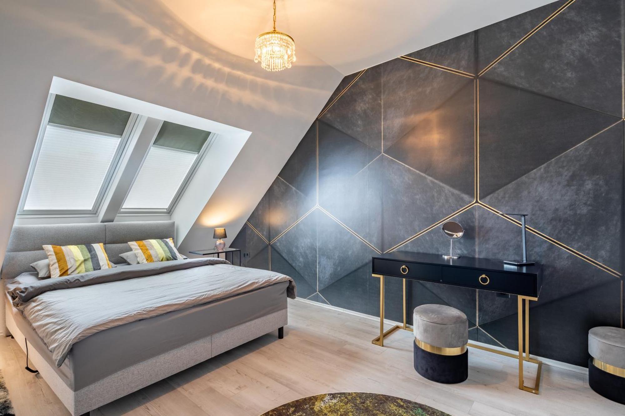 Apartment Luxury Penthouse W Garage - Centre *
