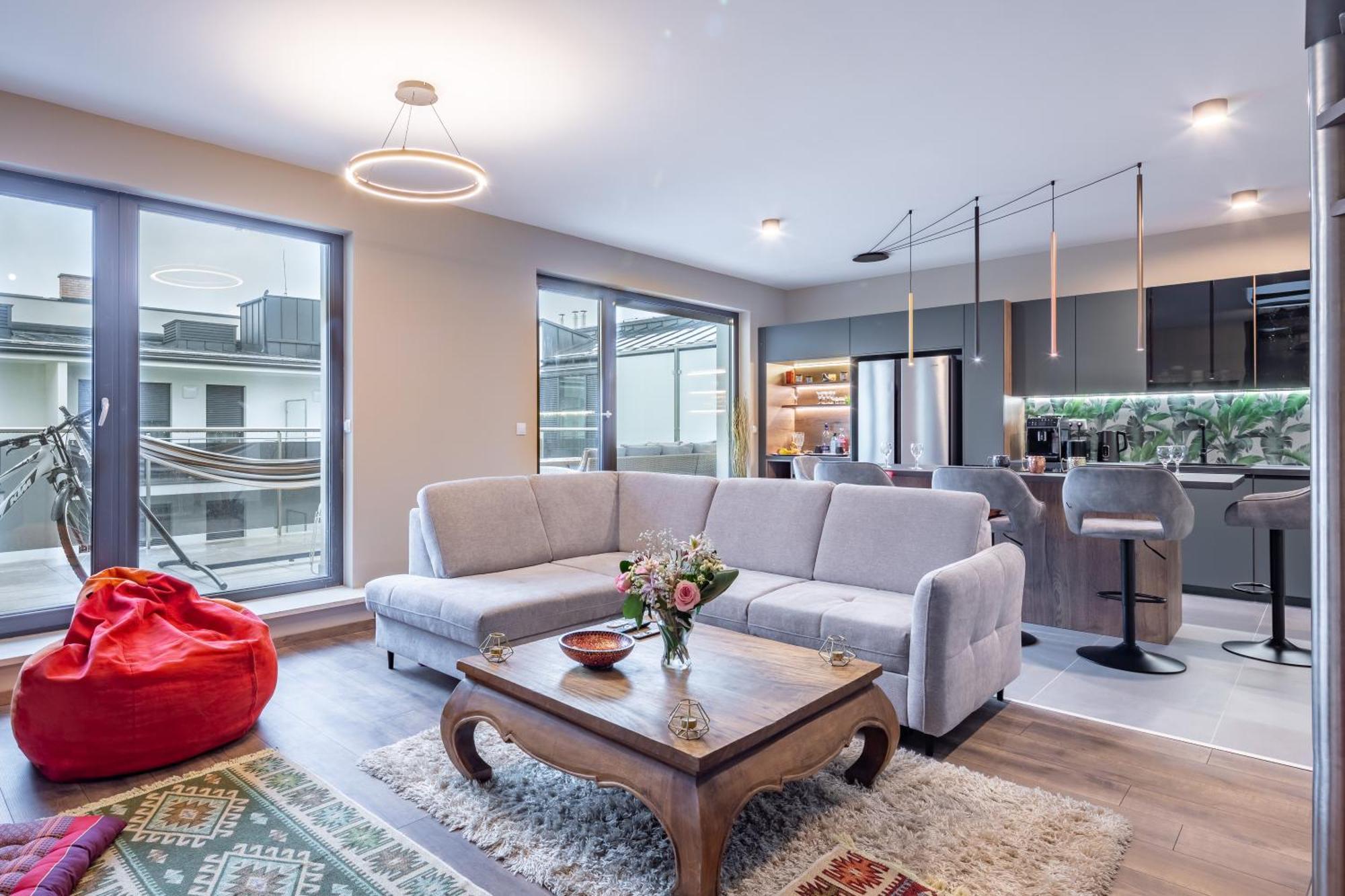 Luxury Penthouse W Garage - Centre *