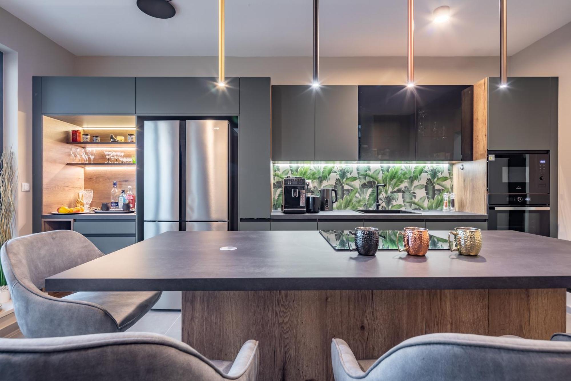 Luxury Penthouse W Garage - Centre Apartment